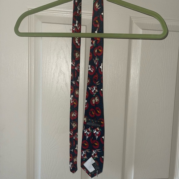 Looney Tunes Tie - Picture 3 of 3